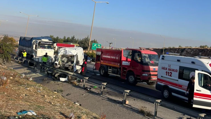 Kahramanmaraş'ta otobanda çift taraflı trafik kazası! 1 ölü, 1 yaralı