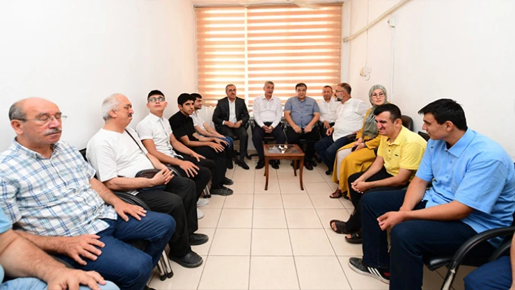 Kahramanmaraş'ta özel gereksinimli vatandaşlara kabartma Kur'an-ı Kerim dağıtıldı