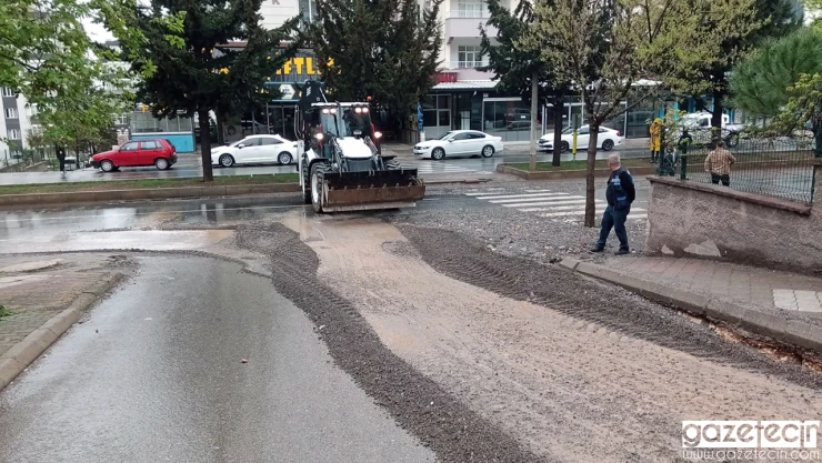 Kahramanmaraş'ta sağanak yağış sonrası temizlik çalışması başlatıldı