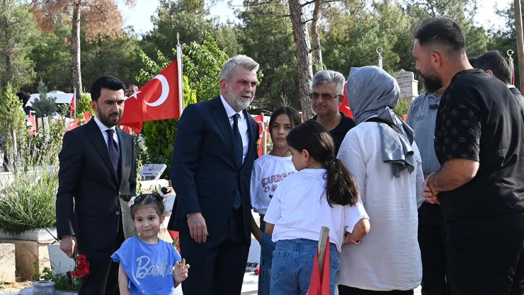 Kahramanmaraş'ta şehitler kabri başında dualarla anıldı