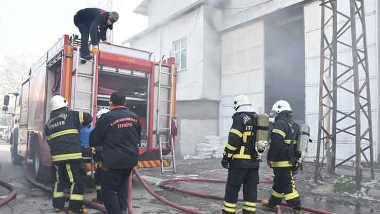 Kahramanmaraş'ta tekstil fabrikasında yangın çıktı
