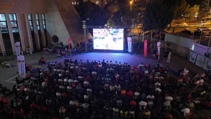 Kahramanmaraş'ta Türkiye-Almanya EuroBasket 2025 final maçı dev ekrandan izlendi