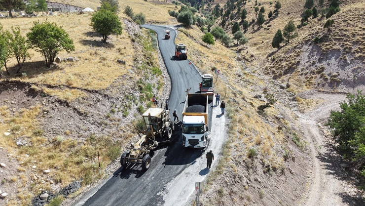 Kahramanmaraş'ta yeni yollar açılıyor, ulaşım ağı güçleniyor