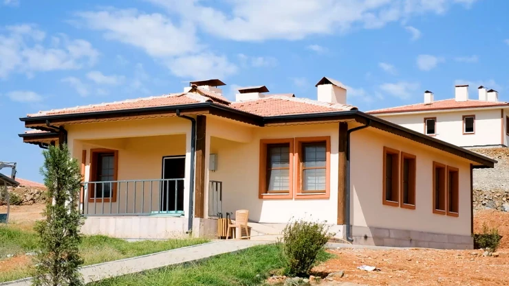 Kahramanmaraş'taki deprem konutlarına 'sur' benzetmesi