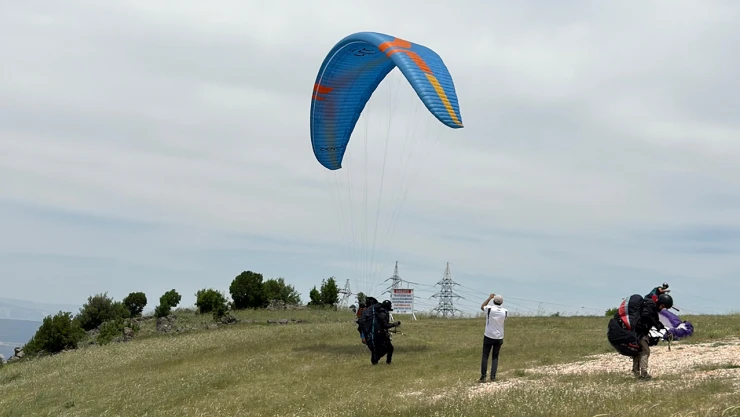 Kahramanmaraş'tan Şanlıurfa'ya paraşütüyle uçtu