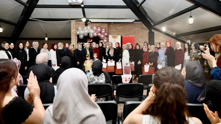 Kahramanmaraş TDV kız yurdunda mezuniyet sevinci