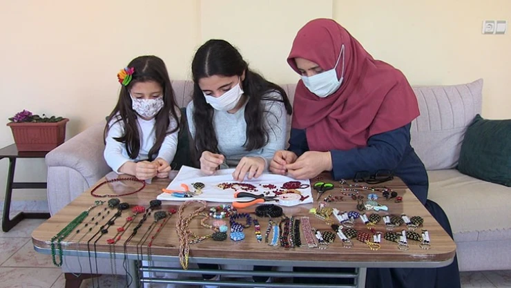 Kahramanmaraşlı annenin sattığı takılar Afrika'ya 'can suyu' olacak