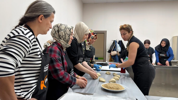 Kahramanmaraşlı kadınlardan pastacılık kursuna yoğun ilgi