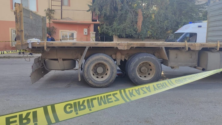 Kamyon ile motosiklet çarpıştı! 1 kişi öldü, 1 kişi yaralandı