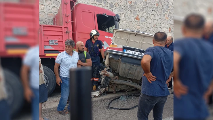 Kamyonla çarpışan otomobilin sürücüsü öldü