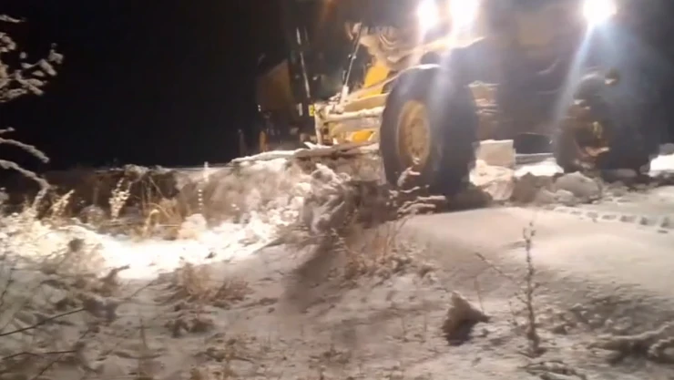 Kar nedeniyle kapanan 8 köy yolu ulaşıma açıldı
