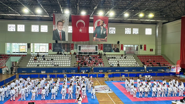 Karate turnuvasında dereceye giren sporcular ödüllendirildi