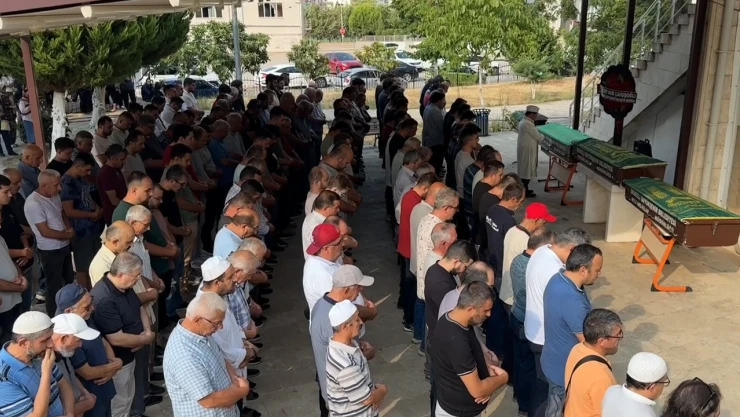 Karısı ve 2 çocuğunu öldüren polis memuru intihar etti