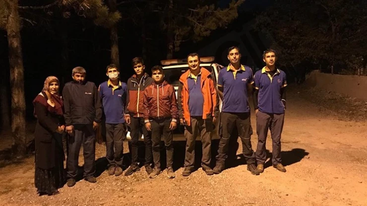 Kayalıklarda mahsur kalan iki çocuk kurtarıldı