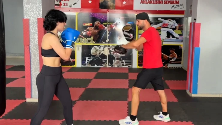Kilo vermek için başladığı kick boksta Avrupa şampiyonluğunu hedefliyor