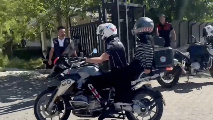 Kimliğini unutan öğrenciyi LGS sınavına Polis ekibi yetiştirdi