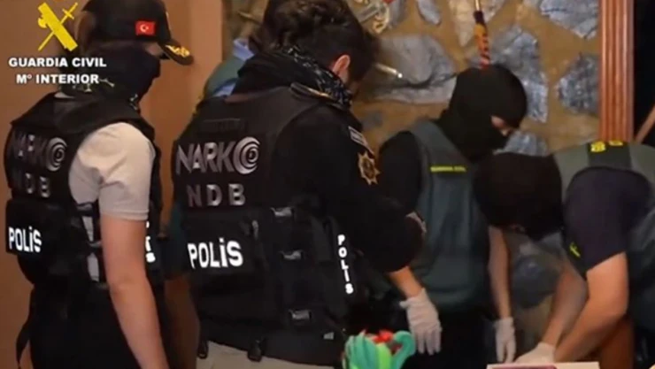 Kırmızı bültenle aranan uluslararası uyuşturucu karteli çökertildi!