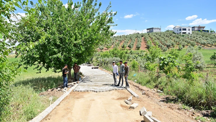 Kırsal mahallelerde yol sorunu bitiyor