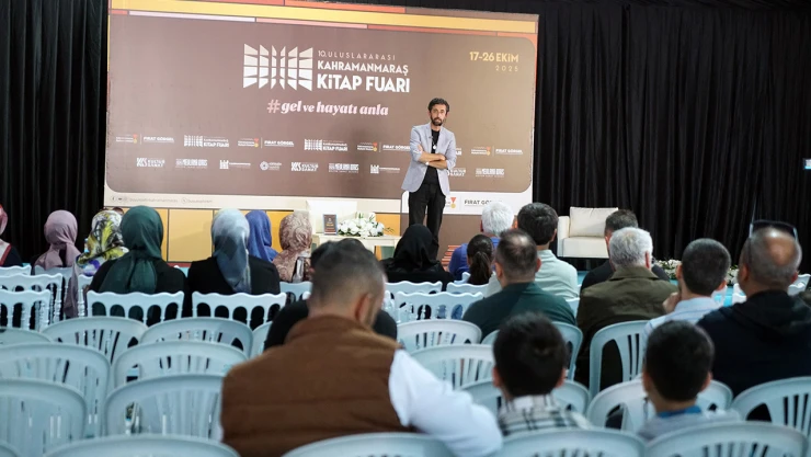 Kitap Fuarı'nın üçüncü gününde bilgi ve kültür şöleni yaşandı