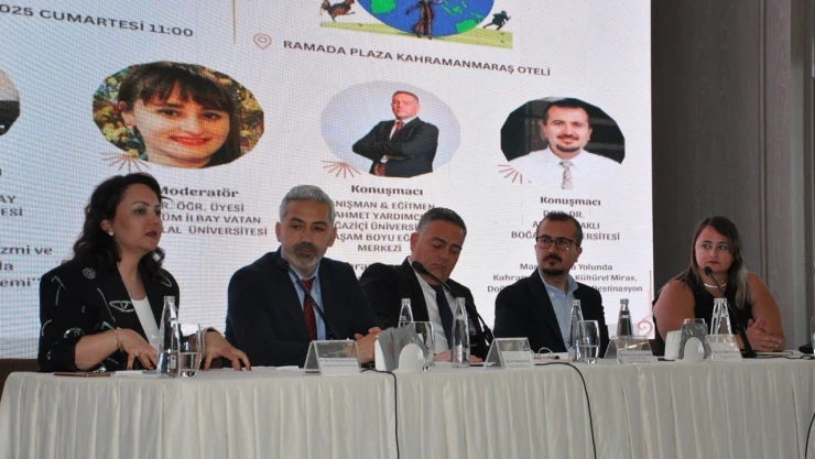 KİÜ akademisyenleri, turizm panelinde geleceği tartıştı