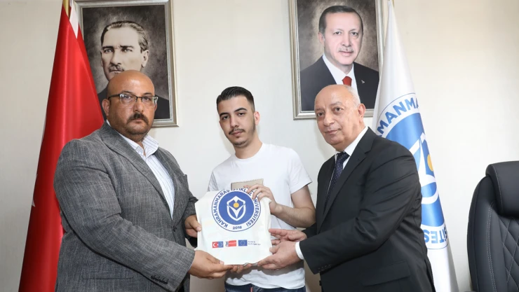 KİÜ'den şehit ve gazi çocuklarına kitap bağışı