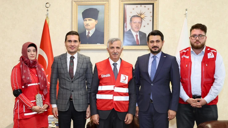 Kızılay heyetinden Vali Ünlüer'e anlamlı ziyaret