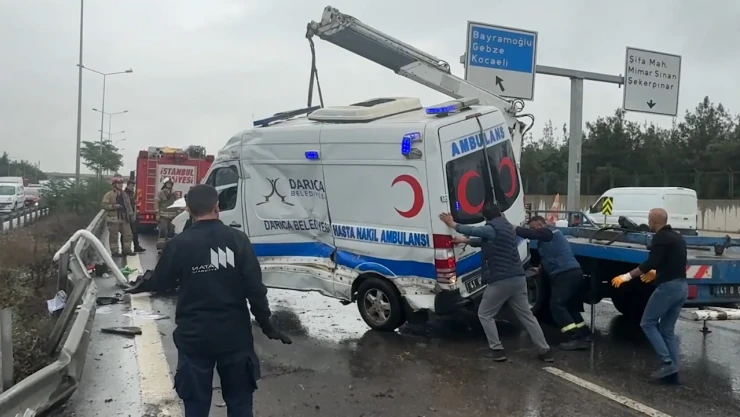 Kontrolden çıkan hasta nakil ambulansı devrildi