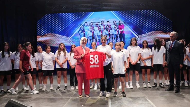 Kristal Ayaklar ödül töreni sahiplerini buldu