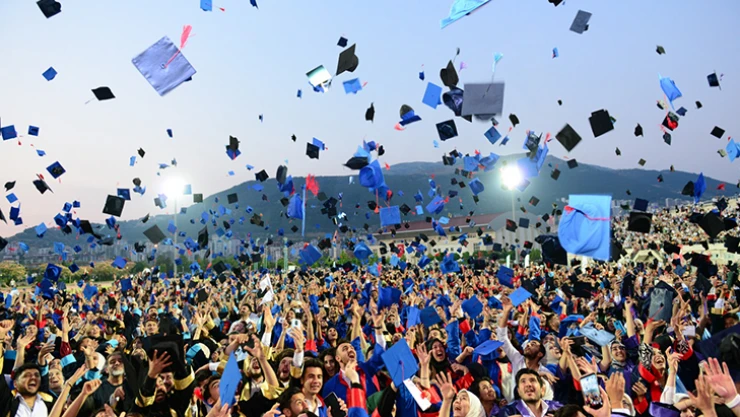 KSÜ, 2021-2022 mezunlarını gurur ve coşku ile uğurladı
