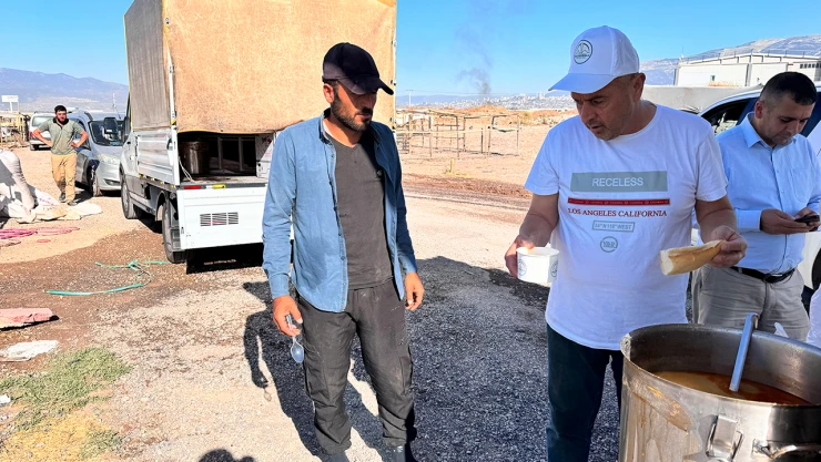 Kurban satış noktasında çorba ikramı