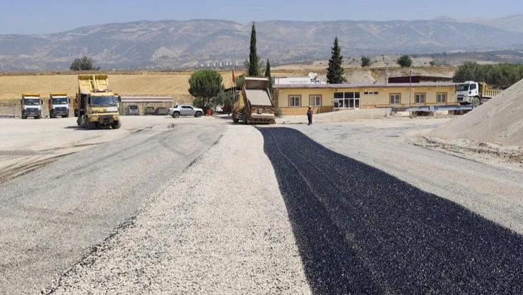 Kurbanlık hayvan alım satımı için önemli bir nokta olan Elmalar'a yeni yol