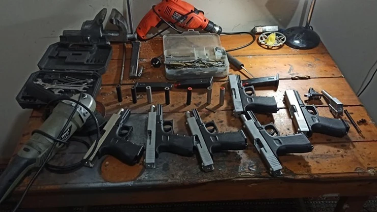 Kurusıkı tabancaları ateşli silaha dönüştüren kişi yakalandı