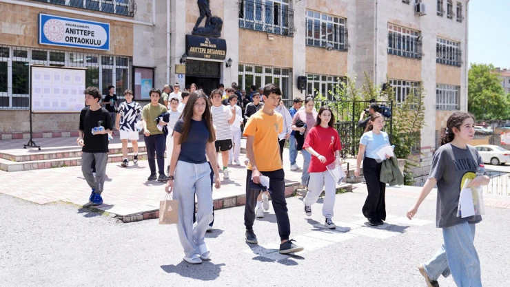 LGS tamamlandı, soru kitapçıkları yayımlandı