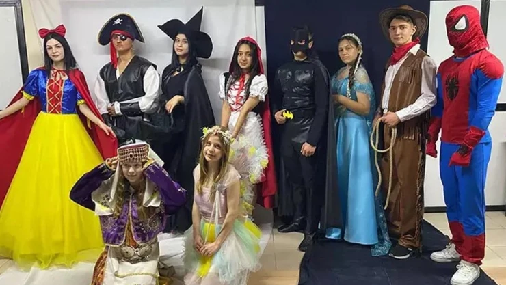 Lise öğrencileri atölyelerde hem öğreniyor hem de para kazanıyor