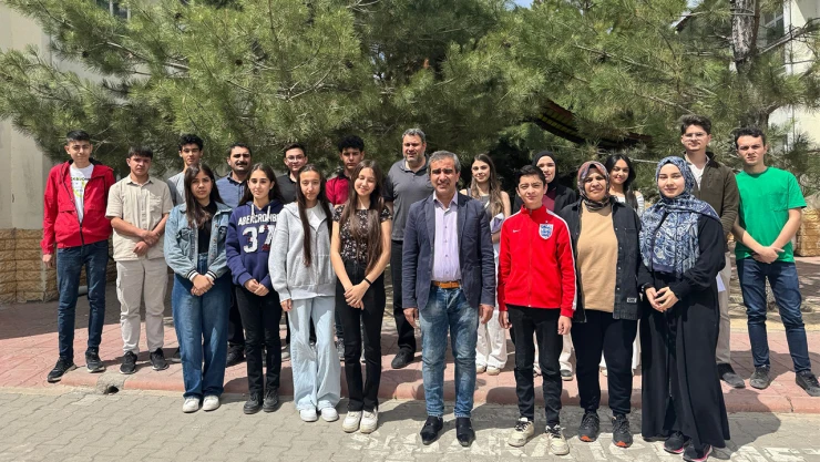 Lise öğrencileri, KİÜ Optisyenlik Atölyesini inceledi