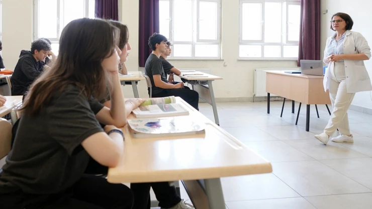 Lise son sınıf öğrencilerine kariyer destekleme eğitimi