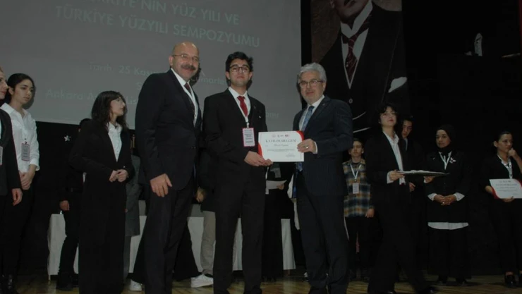 Liseli öğrenciler, cumhuriyet değerlerini sempozyumda ele aldı