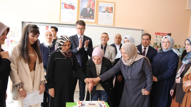 Maarif Modeli Ebeveyn Okulu ilk mezunlarını verdi