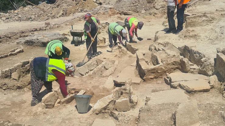 Maden sahasındaki kazılarda 5 bin yıllık eserler çıktı