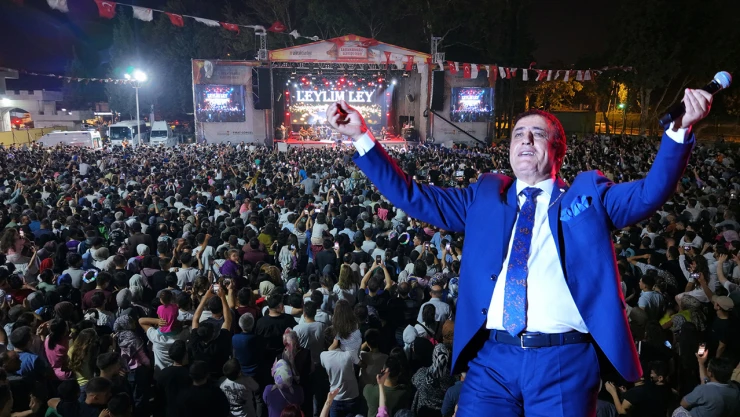 Mahmut Tuncer, Kahramanmaraş Ağustos Fuarı'nda coşkuyu zirveye taşıdı