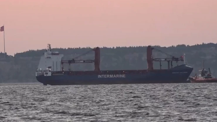 Makine dairesinde yangın çıkan gemi kurtarıldı