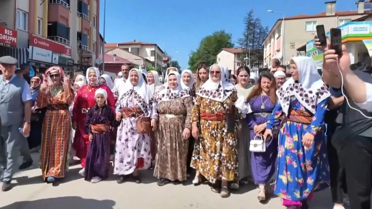 Mengen'de 8. Yöresel Giyim Ve Kültür Şenliği