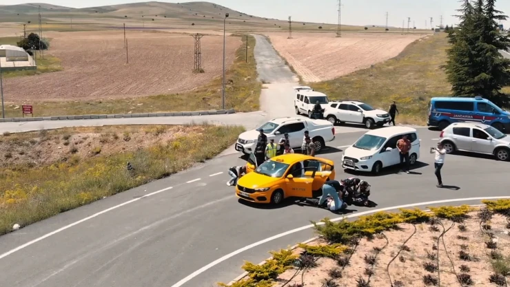 Midesinde uyuşturucu taşıyan 3 İranlı yakalandı