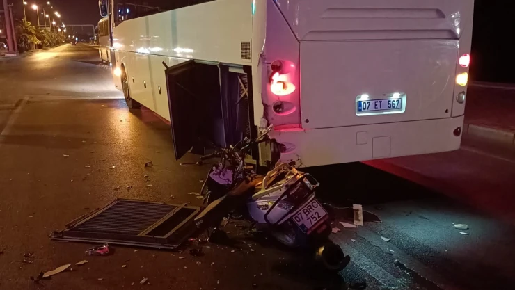 Midibüsle çarpışan motosikletin sürücüsü öldü