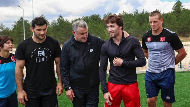 Milli güreşçiler ve judocular olimpiyatlara hazırlanıyor