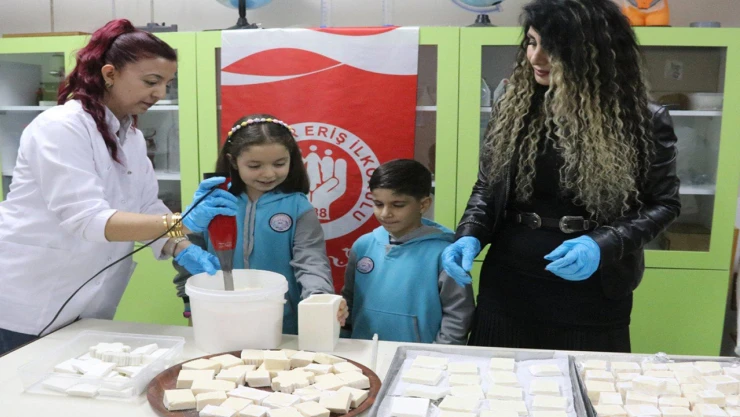 Minik öğrenciler atık yağlardan sabun üretti