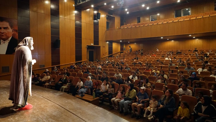 Minikler 'Kütüphane Macerası'yla büyülü bir yolculuğa çıktı