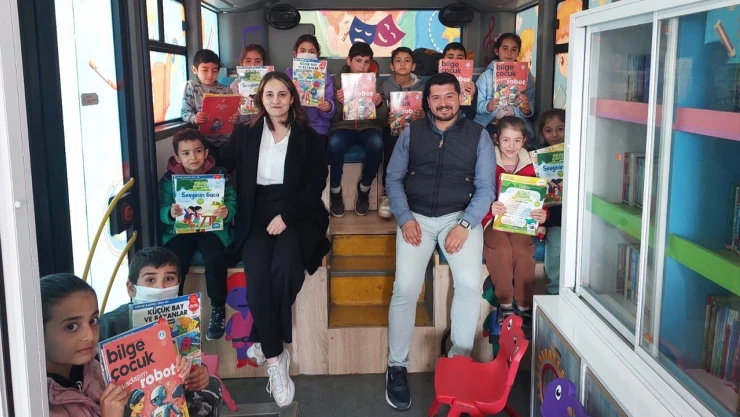 Mobil Çocuk Kütüphanesi, şehrin her yerinde