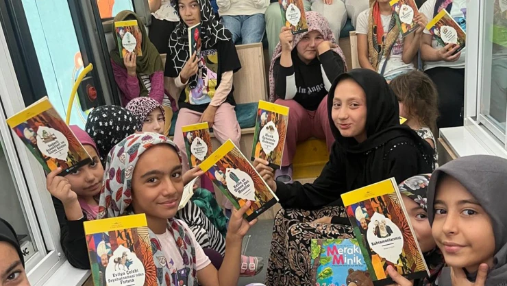 Mobil çocuk kütüphanesi yaz tatilini renklendirdi