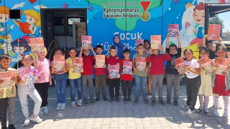 Mobil Kütüphane uygulaması çocukların yüzünü güldürdü